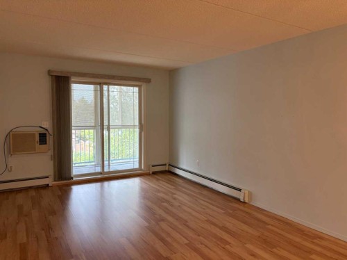 209-4514 54 Avenue, Olds, AB - Indoor Photo Showing Other Room