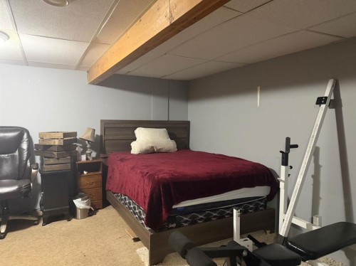 97 Villa Street, Drumheller, AB - Indoor Photo Showing Bedroom