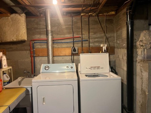 97 Villa Street, Drumheller, AB - Indoor Photo Showing Laundry Room