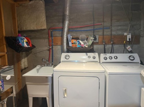 97 Villa Street, Drumheller, AB - Indoor Photo Showing Laundry Room