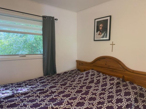 97 Villa Street, Drumheller, AB - Indoor Photo Showing Bedroom
