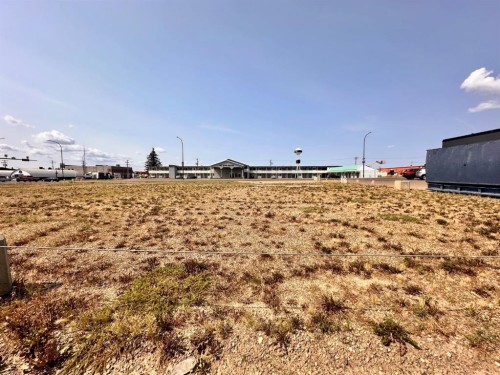 820 2 Street West, Brooks, AB 