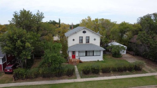 210 4 Avenue EAST Hanna, AB T0J 1P0