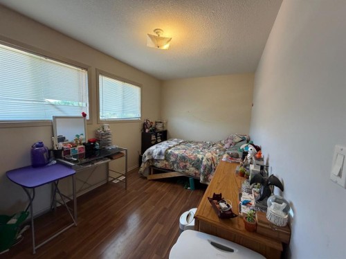 645 3 Avenue West, Drumheller, AB - Indoor Photo Showing Bedroom