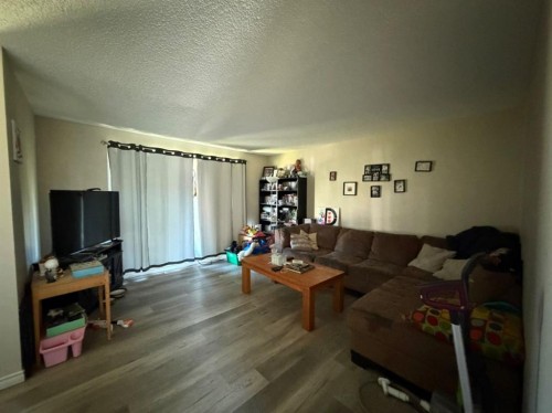 635 3 Avenue West, Drumheller, AB - Indoor Photo Showing Living Room