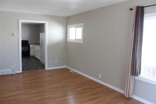 23 Pine Avenue West, Brooks, AB - Indoor Photo Showing Other Room