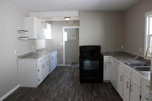 23 Pine Avenue West, Brooks, AB - Indoor Photo Showing Kitchen With Double Sink