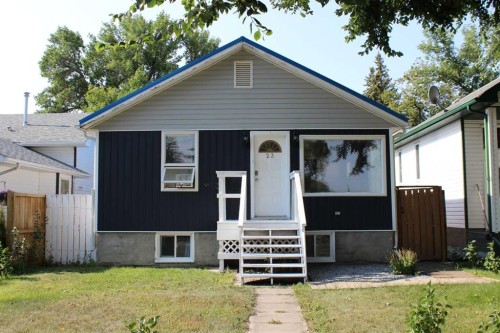 23 Pine Avenue West, Brooks, AB - Outdoor