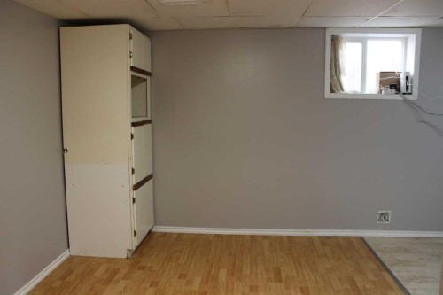 23 Pine Avenue West, Brooks, AB - Indoor Photo Showing Other Room