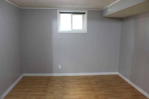 23 Pine Avenue West, Brooks, AB - Indoor Photo Showing Other Room