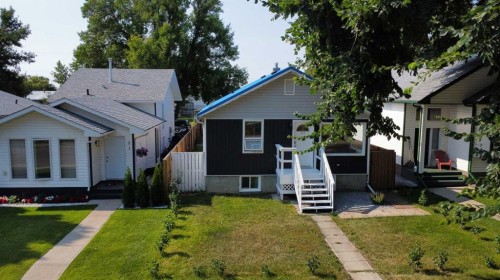23 Pine Avenue West, Brooks, AB - Outdoor With Facade