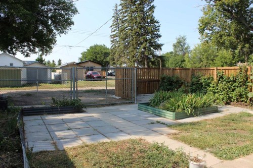 23 Pine Avenue West, Brooks, AB - Outdoor