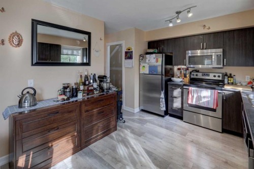 131 Copperpond Common Se, Calgary, AB - Indoor Photo Showing Kitchen