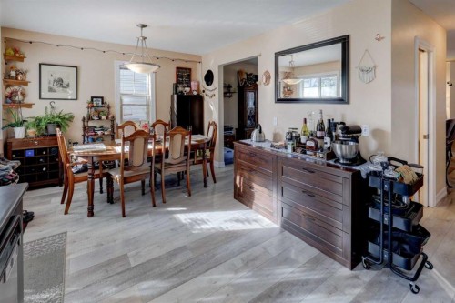 131 Copperpond Common Se, Calgary, AB - Indoor Photo Showing Dining Room