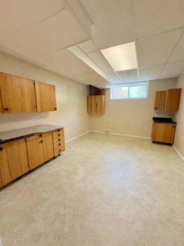 416 3 Avenue, Bassano, AB - Indoor Photo Showing Basement