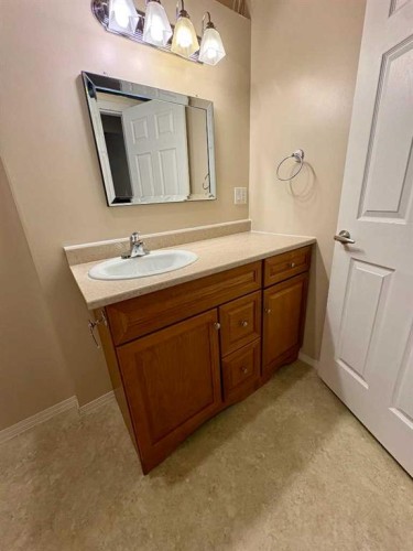 416 3 Avenue, Bassano, AB - Indoor Photo Showing Bathroom