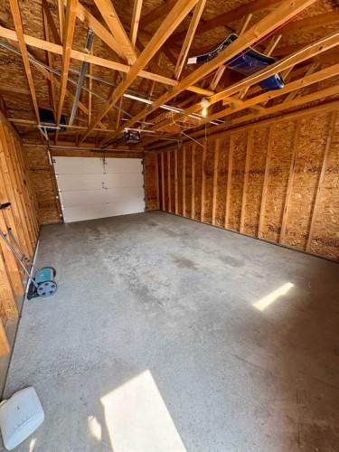 416 3 Avenue, Bassano, AB - Indoor Photo Showing Garage