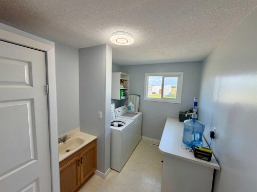 795008 Range Road 44, Rycroft, AB - Indoor Photo Showing Laundry Room