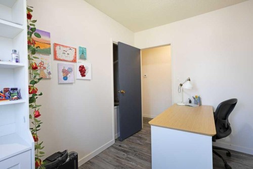 11 10 Street West, Brooks, AB - Indoor Photo Showing Other Room