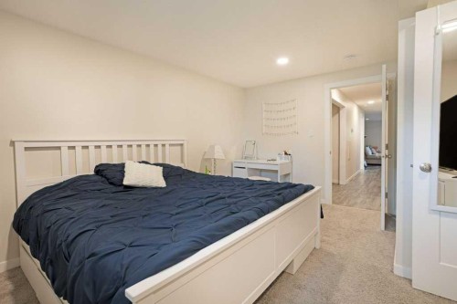 11 10 Street West, Brooks, AB - Indoor Photo Showing Bedroom