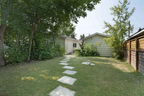 11 10 Street West, Brooks, AB - Outdoor