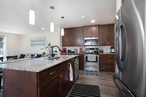 11 10 Street West, Brooks, AB - Indoor Photo Showing Kitchen With Double Sink With Upgraded Kitchen