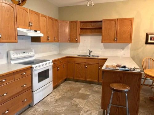 105-5600 Sunrise Crescent, Olds, AB - Indoor Photo Showing Kitchen With Double Sink