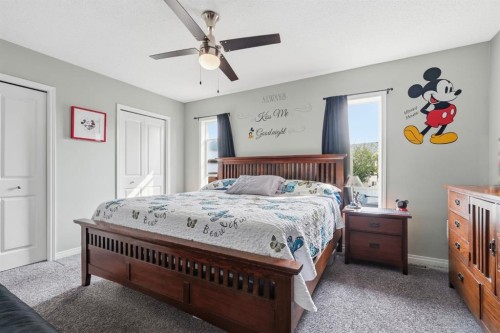 76 Crystalridge Crescent, Okotoks, AB - Indoor Photo Showing Bedroom