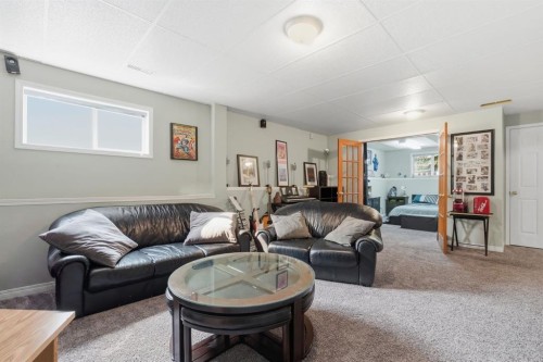 76 Crystalridge Crescent, Okotoks, AB - Indoor Photo Showing Living Room