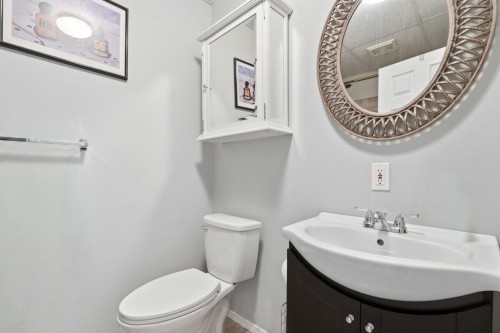 76 Crystalridge Crescent, Okotoks, AB - Indoor Photo Showing Bathroom