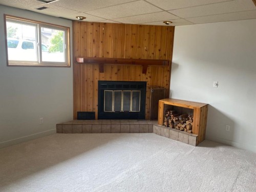 106 Winkler Drive, Hanna, AB - Indoor With Fireplace