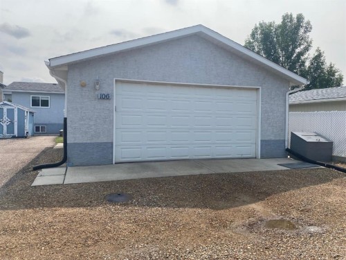 106 Winkler Drive, Hanna, AB - Outdoor With Exterior