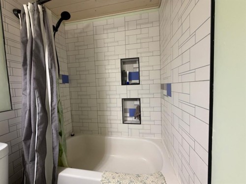 625 3 Avenue West, Drumheller, AB - Indoor Photo Showing Bathroom