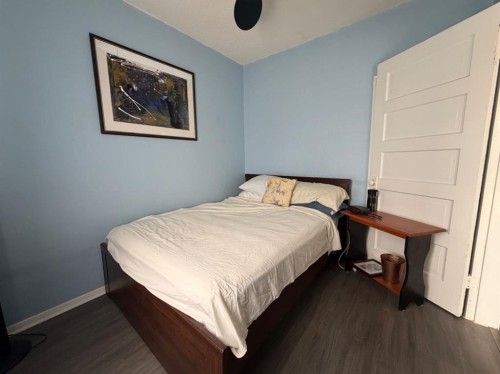 625 3 Avenue West, Drumheller, AB - Indoor Photo Showing Bedroom