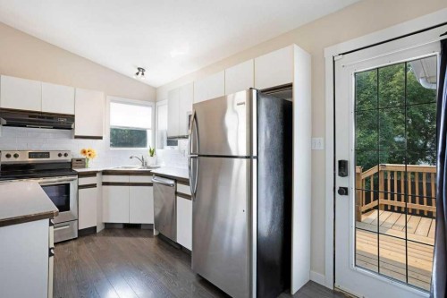 50 Chilcotin Way West, Lethbridge, AB - Indoor Photo Showing Kitchen With Upgraded Kitchen