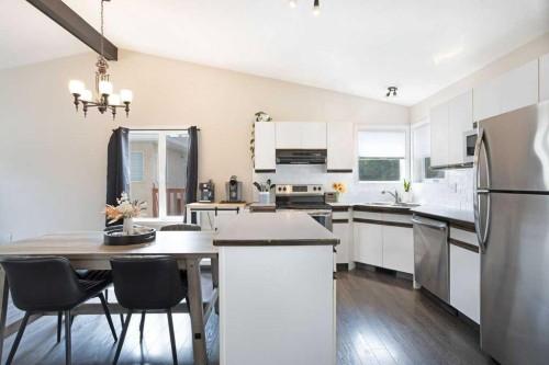 50 Chilcotin Way West, Lethbridge, AB - Indoor Photo Showing Kitchen With Upgraded Kitchen