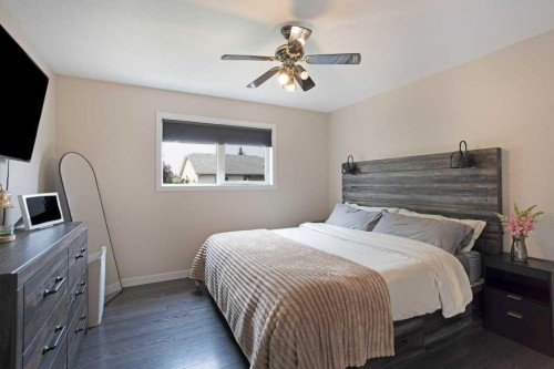 50 Chilcotin Way West, Lethbridge, AB - Indoor Photo Showing Bedroom