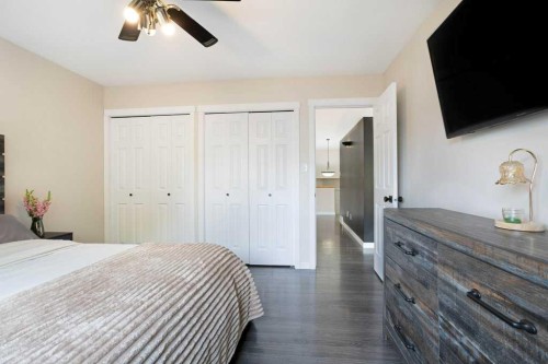 50 Chilcotin Way West, Lethbridge, AB - Indoor Photo Showing Bedroom