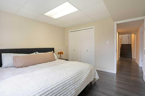 50 Chilcotin Way West, Lethbridge, AB - Indoor Photo Showing Bedroom
