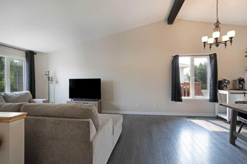 50 Chilcotin Way West, Lethbridge, AB - Indoor Photo Showing Living Room