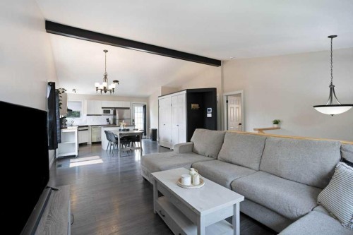 50 Chilcotin Way West, Lethbridge, AB - Indoor Photo Showing Living Room
