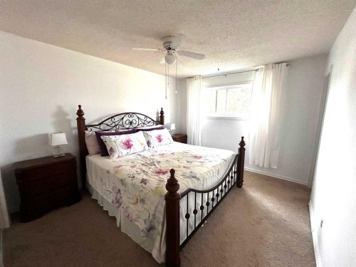 8 Louise Crescent, Duchess, AB - Indoor Photo Showing Bedroom