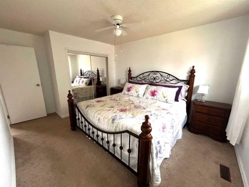 8 Louise Crescent, Duchess, AB - Indoor Photo Showing Bedroom