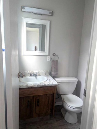 8 Louise Crescent, Duchess, AB - Indoor Photo Showing Bathroom