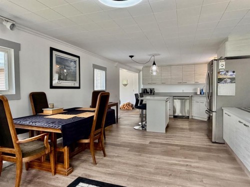 205 2 Street West, Munson, AB - Indoor Photo Showing Other Room