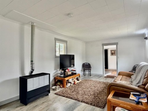 205 2 Street West, Munson, AB - Indoor Photo Showing Other Room