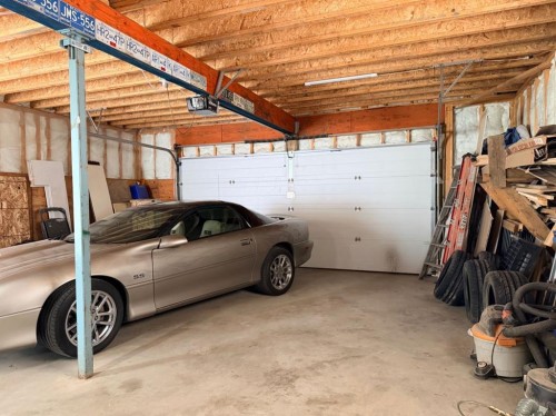 205 2 Street West, Munson, AB - Indoor Photo Showing Garage