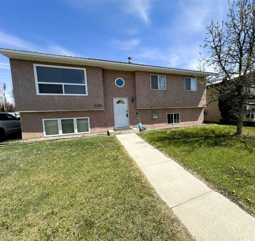 200 Upland Boulevard West, Brooks, AB - Outdoor