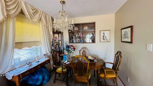 44 Cedar Crescent, Drumheller, AB - Indoor Photo Showing Dining Room