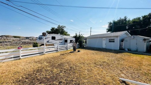 44 Cedar Crescent, Drumheller, AB - Outdoor